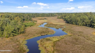 2 Dees Ave, Bayboro, NC 28515