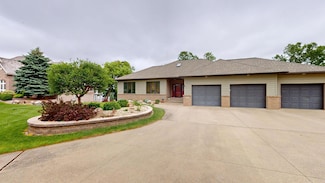 2704 Campus Ln, Albert Lea, MN 56007
