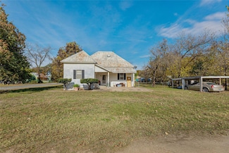 701 NE 1st St, Smithville, TX 78957