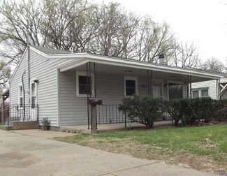 1833 SW Moundview Dr, Topeka, KS 66604