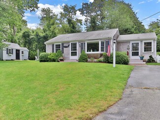 7 Six Penny Ln, Harwich Port, MA 02646