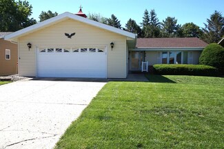 614 Mockingbird Dr, Carroll, IA 51401