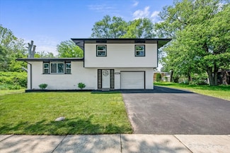 14028 S Wayman Ln, Robbins, IL 60472