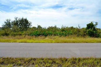 2811 70th St W, Lehigh Acres, FL 33971