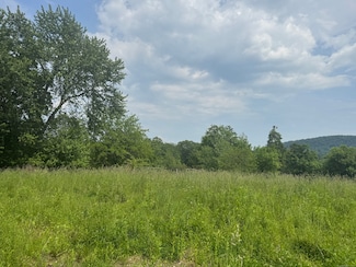 174 Old Road Dr, Middletown, CT 06457