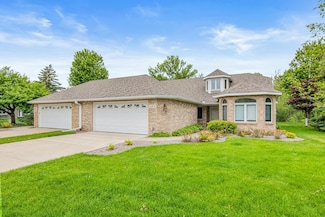 1263 Silverthorn Dr, Saint Paul, MN 55126