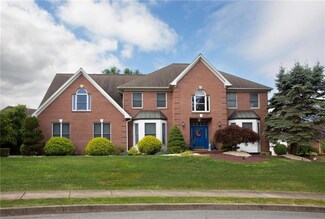 34 Carousel Ln, Easton, PA 18045