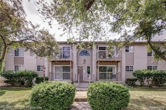 3501 W 14 Mile Rd Unit 16, Royal Oak, MI 48073