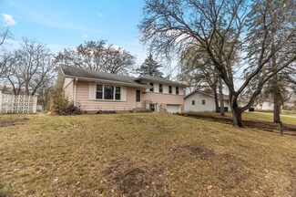 10608 Xavis St NW, Coon Rapids, MN 55433