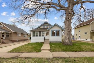 832 Daniels St NE, Cedar Rapids, IA 52402