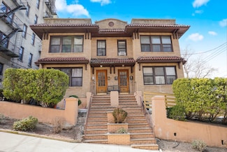 32 Nicholas St, Staten Island, NY 10301