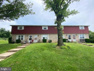158 Oak Manor Dr, York, PA 17402