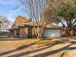 400 Ricker Ct, Irving, TX 75061