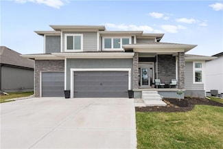 1532 SW Georgetown Dr, Lee's Summit, MO 64082