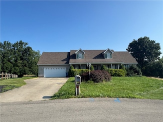2401 Muzzy Dr, New Castle, PA 16101