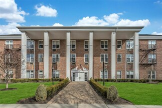 55 Lenox Rd Unit 1N, Rockville Centre, NY 11570