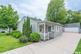 3628 15th Avenue Ct, Moline, IL 61265