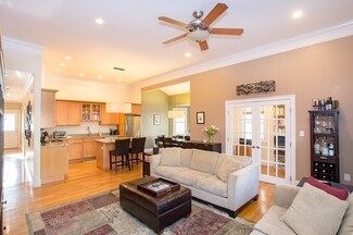 206 Elliot St Unit 206, Newton, MA 02464