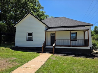 21 S Riegel Ave, Ware Shoals, SC 29692
