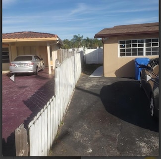 1820 NW 33rd St, Oakland Park, FL 33309