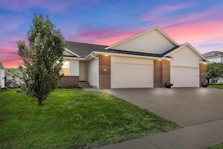 609 Rosedale Dr, Center Point, IA 52213