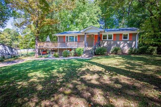 420 Wood St, Central, SC 29630