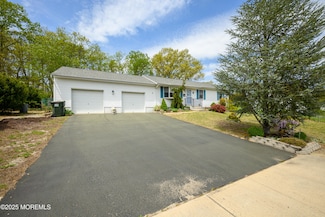 5 Darien Cir, Howell, NJ 07731