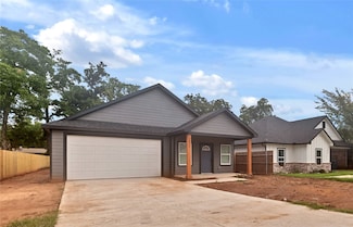 1027 W Coffin St, Denison, TX 75020