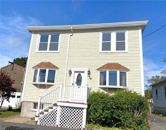 39 Cole St, Bristol, RI 02809