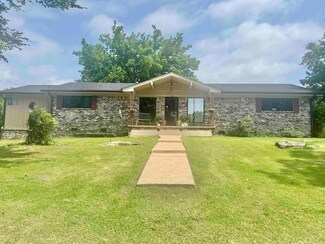 1285 Marywood Dr, Batesville, AR 72501
