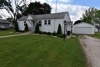 317 W Hall St, Sandwich, IL 60548