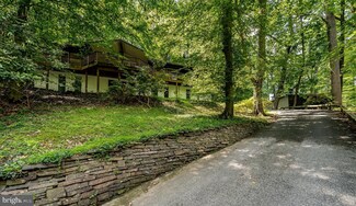 809 Old State Rd, Berwyn, PA 19312