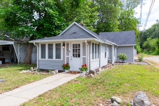 409 S 15th St, Niles, MI 49120
