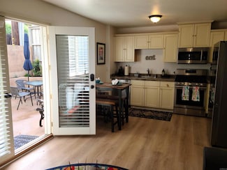 713 Dewitt Ave Unit B, Encinitas, CA 92024