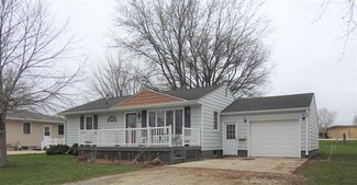 810 W 5th St, Sumner, IA 50674