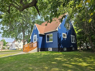 403 Pine St, Sault Sainte Marie, MI 49783