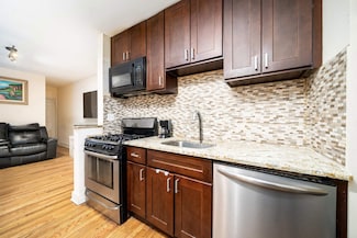 164 Hutton St Unit 1L, Jersey City, NJ 07307