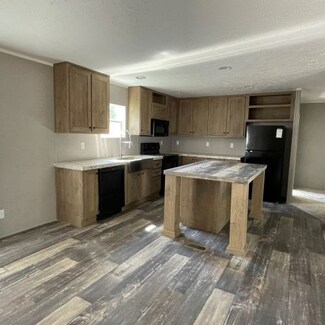 2800 W Memorial Dr Unit 83, Muncie, IN 47302
