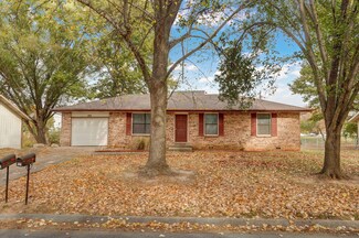 205 E Deanna Ln, Nixa, MO 65714