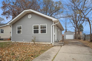 3111 Lincoln Ave, Des Moines, IA 50310