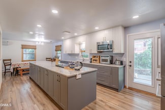 2012 Hanaford Ave, Bismarck, ND 58501