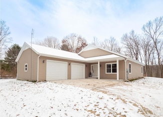 32718 42nd Ave, Paw Paw, MI 49079