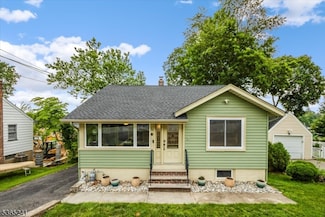 24 Southwynde Dr, Denville, NJ 07834
