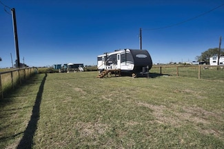 215 Hall Ave, Sargent, TX 77414