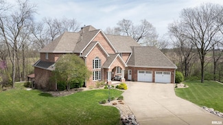 703 Mayfair Ct, Germantown Hills, IL 61548