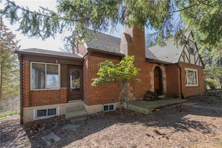 3466 Honeysuckle Rd, Bethlehem, PA 18015