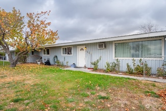 128 Schilling Dr, Moses Lake, WA 98837