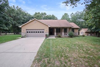 9416 Apache Dr, Demotte, IN 46310