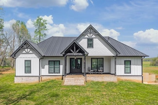 5040 Franks Ferry Rd, Sparta, TN 38583