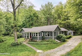162 Ymca Rd, Becket, MA 01223